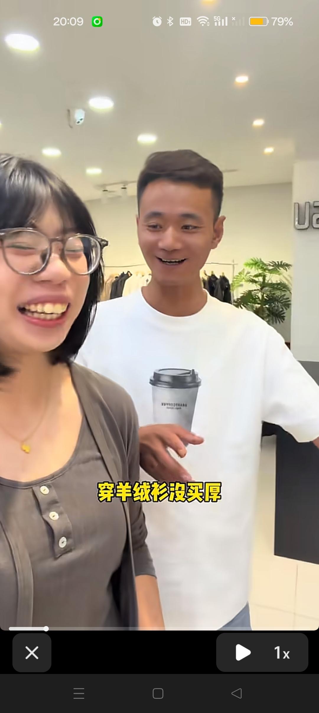 三水带哥哥出来买衣服啦😍
妹妹常给二哥买衣服鞋子，特别知道心疼哥哥[赞]

