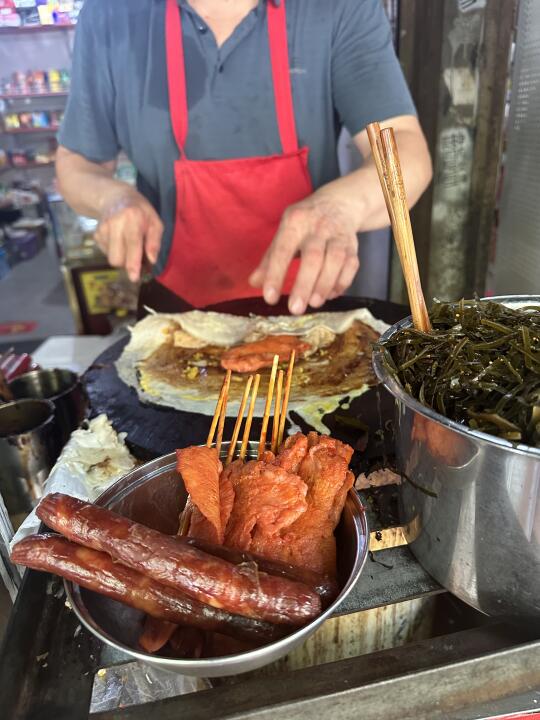 周三有卤肉的鸡蛋饼