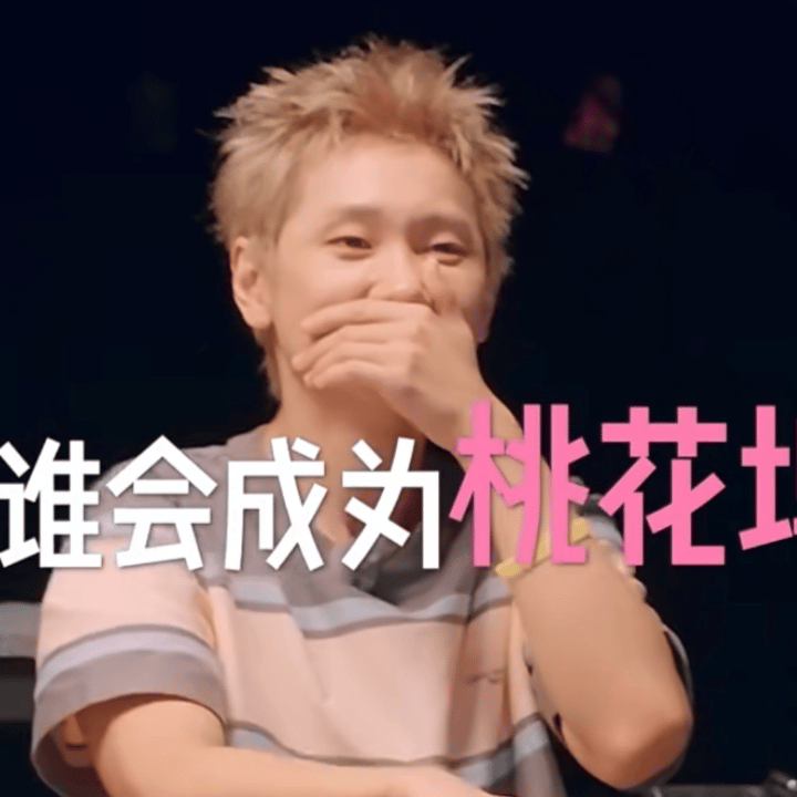 有个女孩又在表演刻板惊讶 