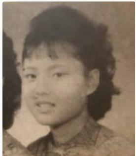 1949年，渣滓洞大屠杀，罗娟华中弹倒地，这时，她看到了躺在血泊中的婴儿，正准备