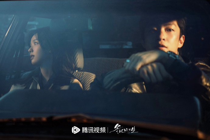 冬风吹又生阵容官宣《冬风吹又生》这个班底可，陈都灵这种坚韧清纯的气质和屈楚萧带点