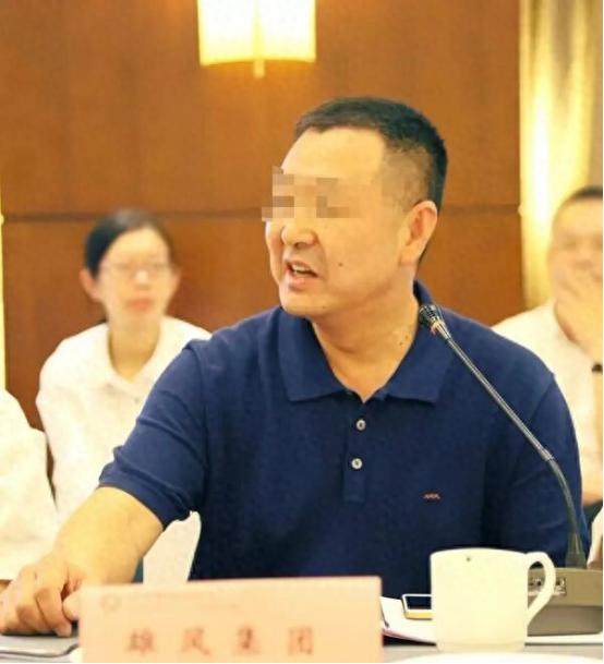 国内欠着20家银行将近20亿，被列入失信名单整整五年。结果人呢？跟家人住在澳大利