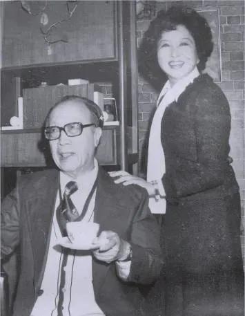 1974年，梁实秋的妻子因意外去世，他整日沉浸在和妻子的回忆中。没想到不久后，7