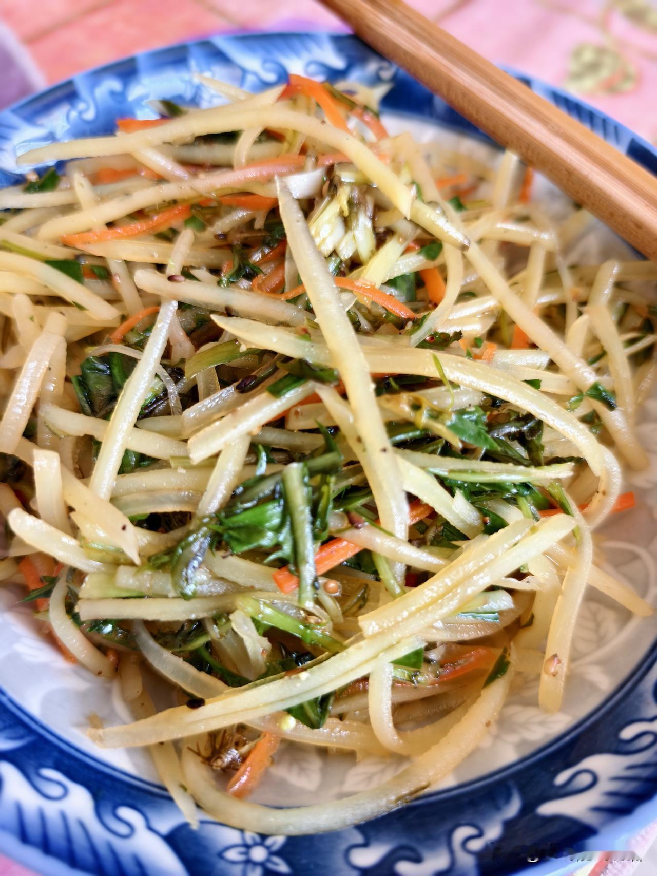 夏日生活打卡季 地标山西偏关小县城，美食依旧是土豆爱上面系列，今天把土豆和面分成
