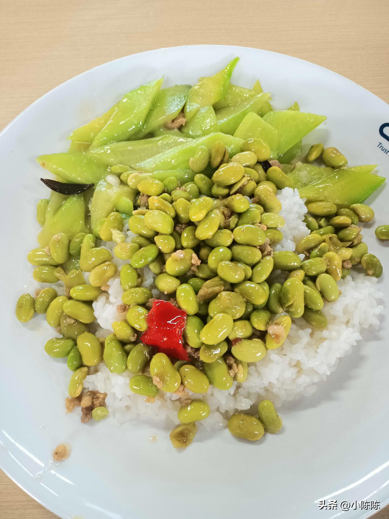 2010年，二十岁，上了两年民办大专，家里穷，学校也不好，索性去了深圳台资五金厂