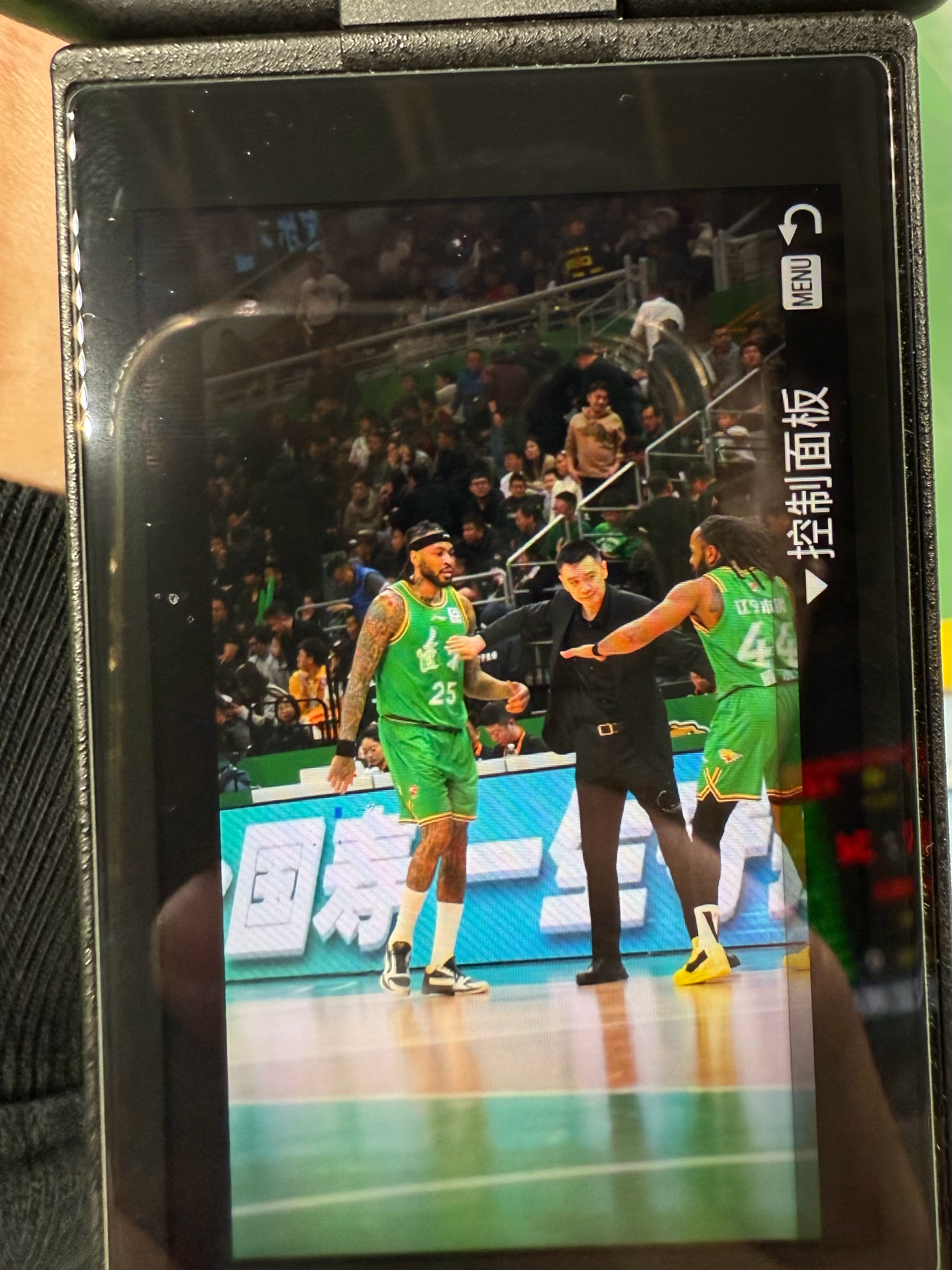 辽宁男篮vs新疆男篮 半场比分，辽宁43-34新疆，有继伟和没继伟真是两支队，半