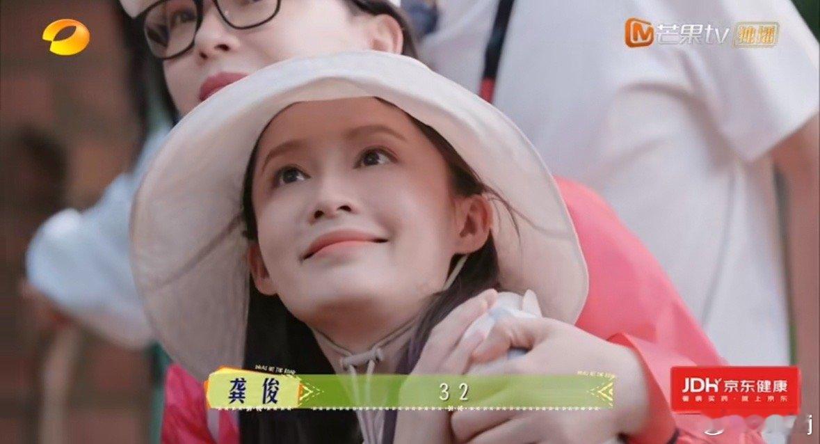 李沁太可爱了 花少团的可爱担当没跑了！一生要出片的DNA狠狠动了，镜头前自然又灵