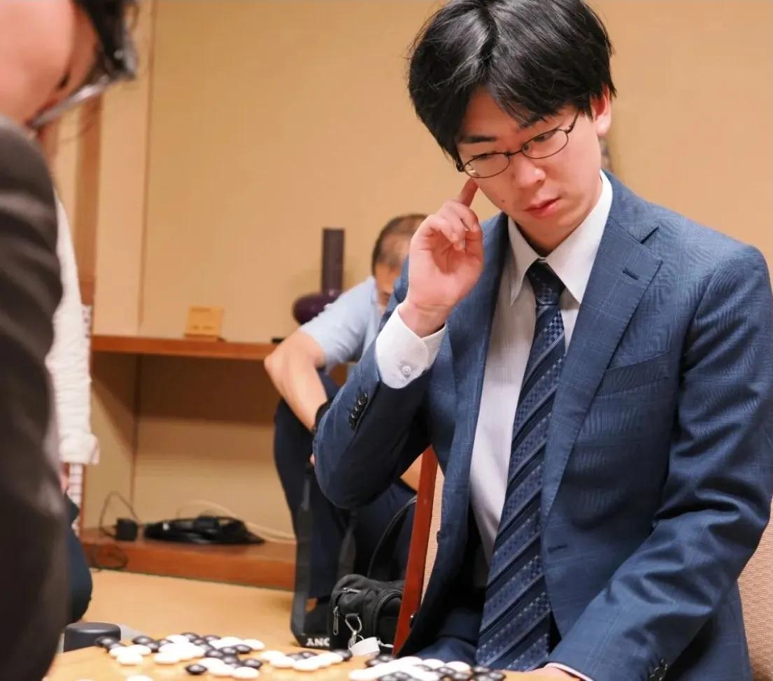 抗挫能力极强~井山扳平比分


日本围棋第50届碁圣战五番棋挑战赛的第4局刚刚结
