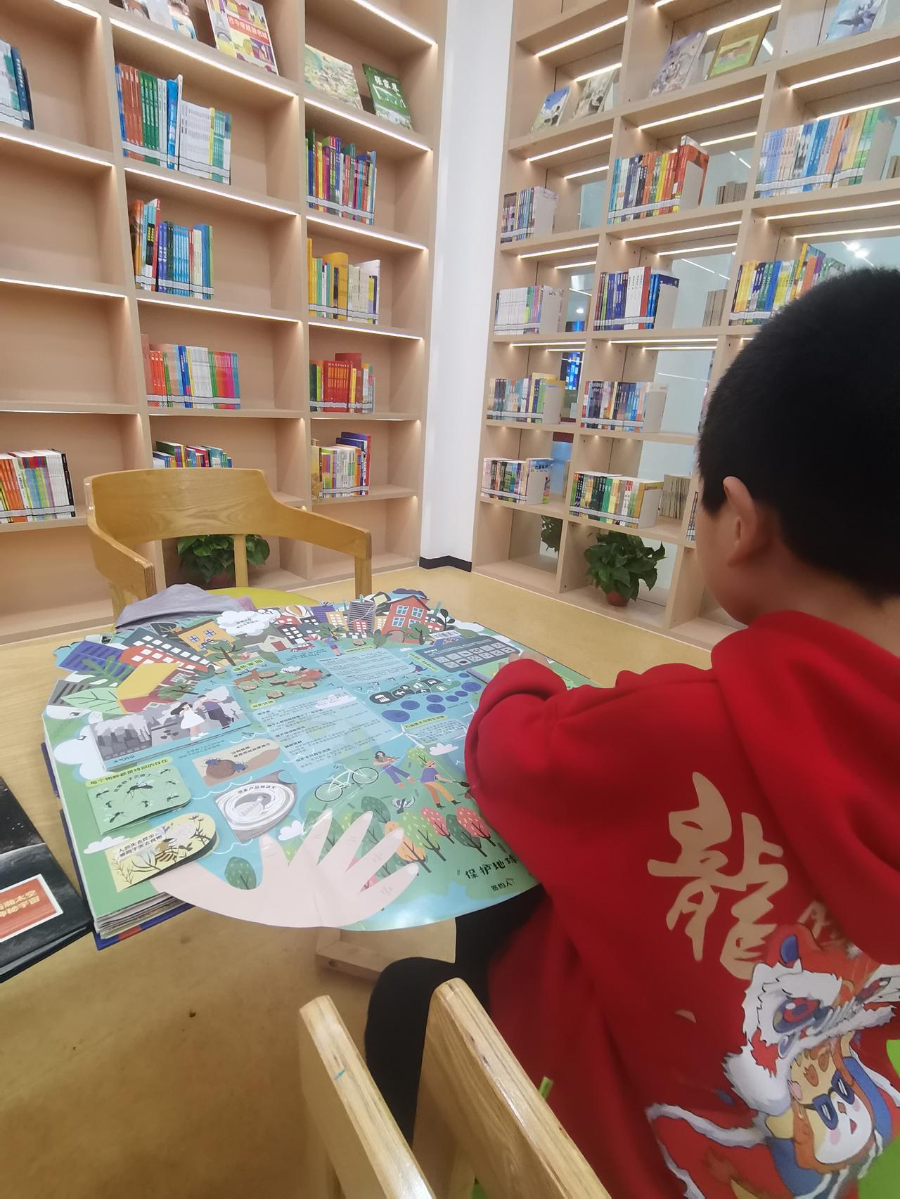 今天早早起来给孩子蒸了鸡蛋羹！孩子很开心！放些香油和盐，这香味儿可真是太香啦！孩