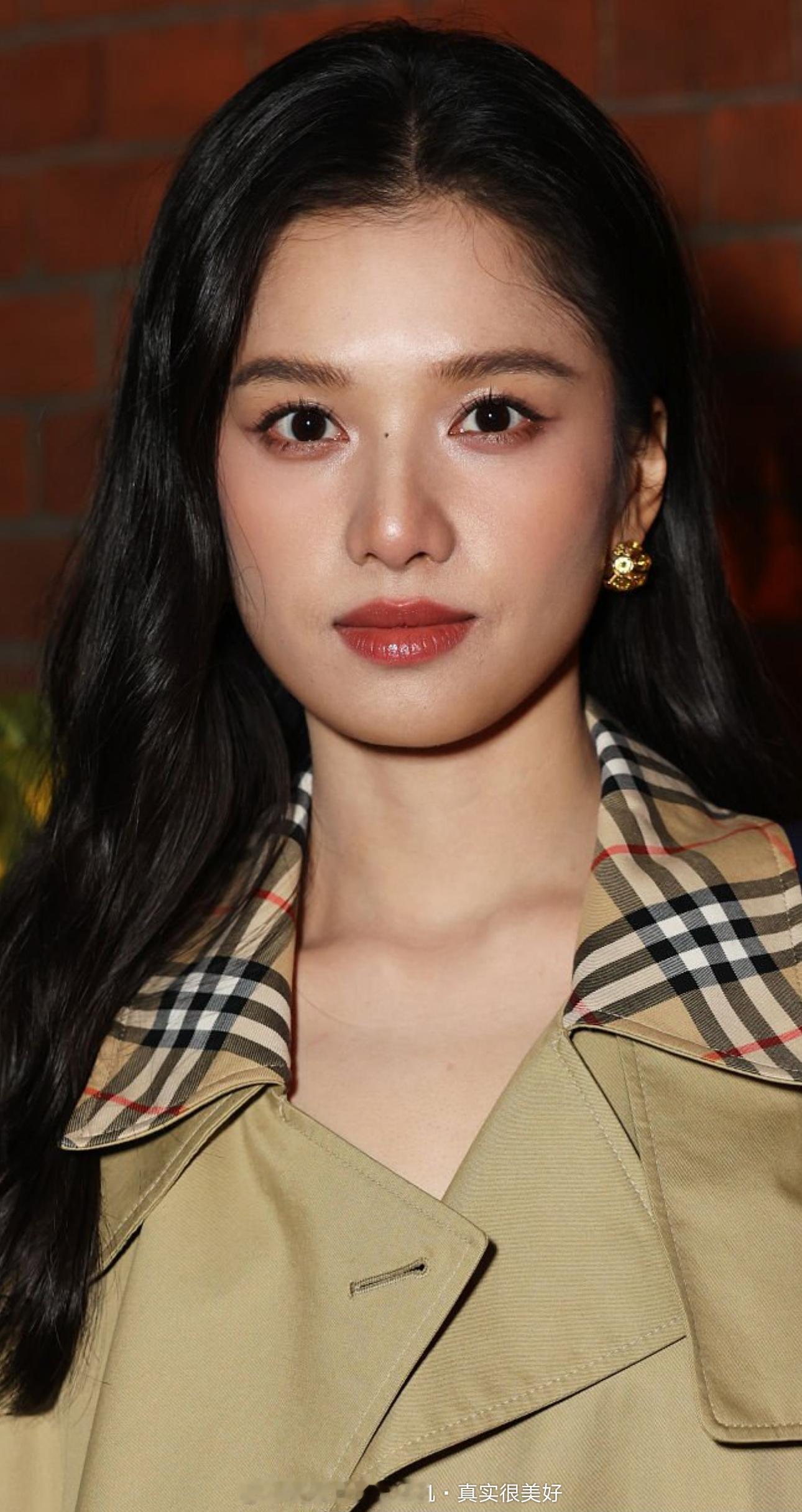张婧仪伦敦时装周新闻生图 ​​​