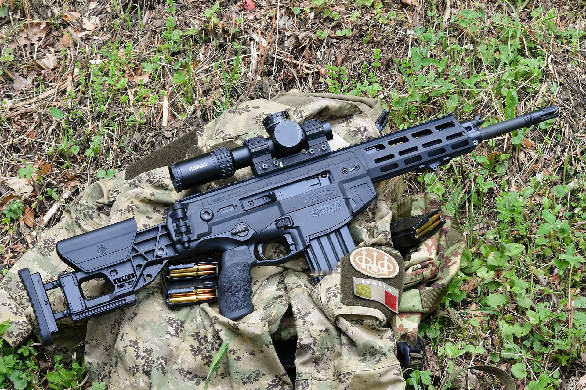 伯莱塔ARX200 A1，通过更换弹匣井适配器可以安装SR25弹匣和PMAG弹匣