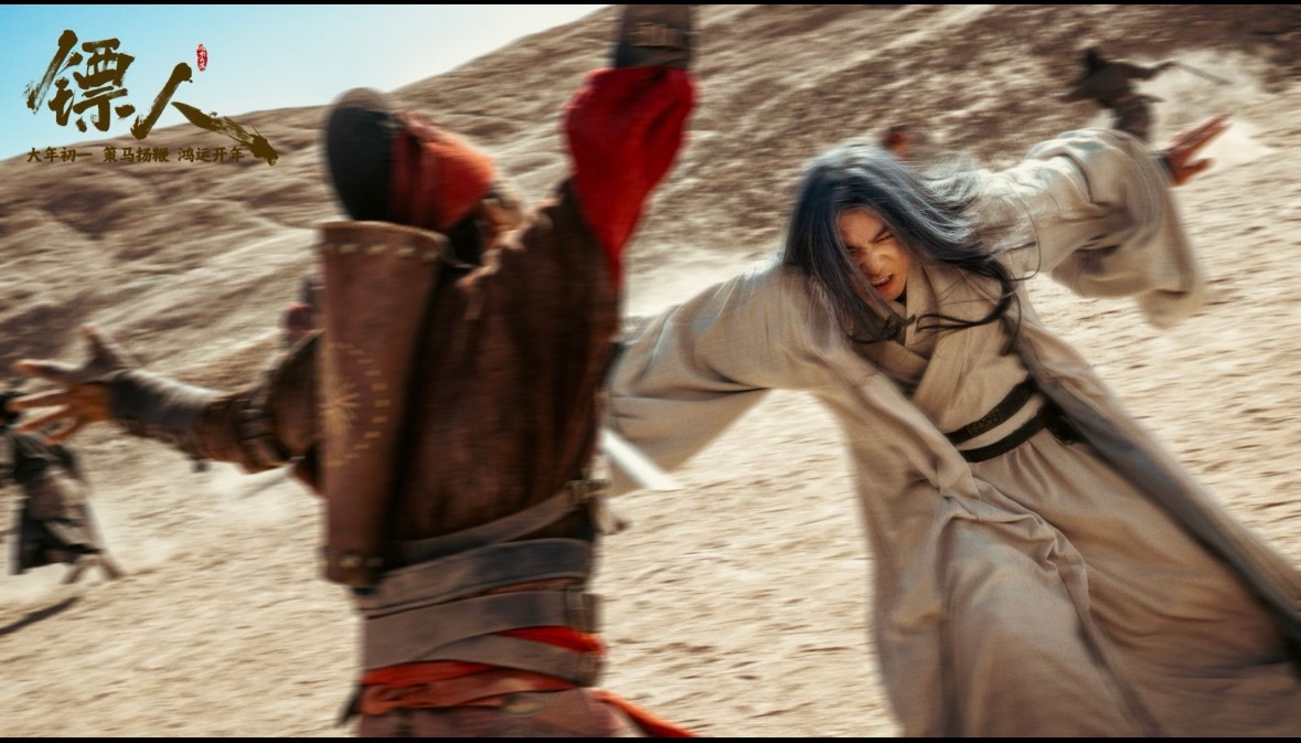 于适镖人玉面侠客于适玉面鬼具象化了《镖人》剧组发布于适全新剧照：大漠持刃、孤灯阅