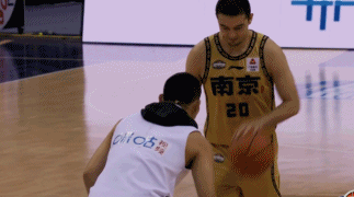在今年的CBA全明星赛上，李景亮和西热力江终于兑现了之前的承诺，进行了一次单挑，