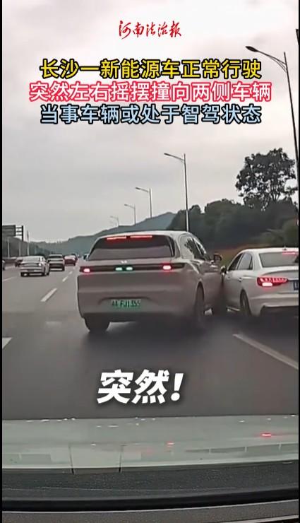 如果是驾驶员自己操作的，很可能当时分心走神或者操作失误，先是撞上了右边的车辆，然