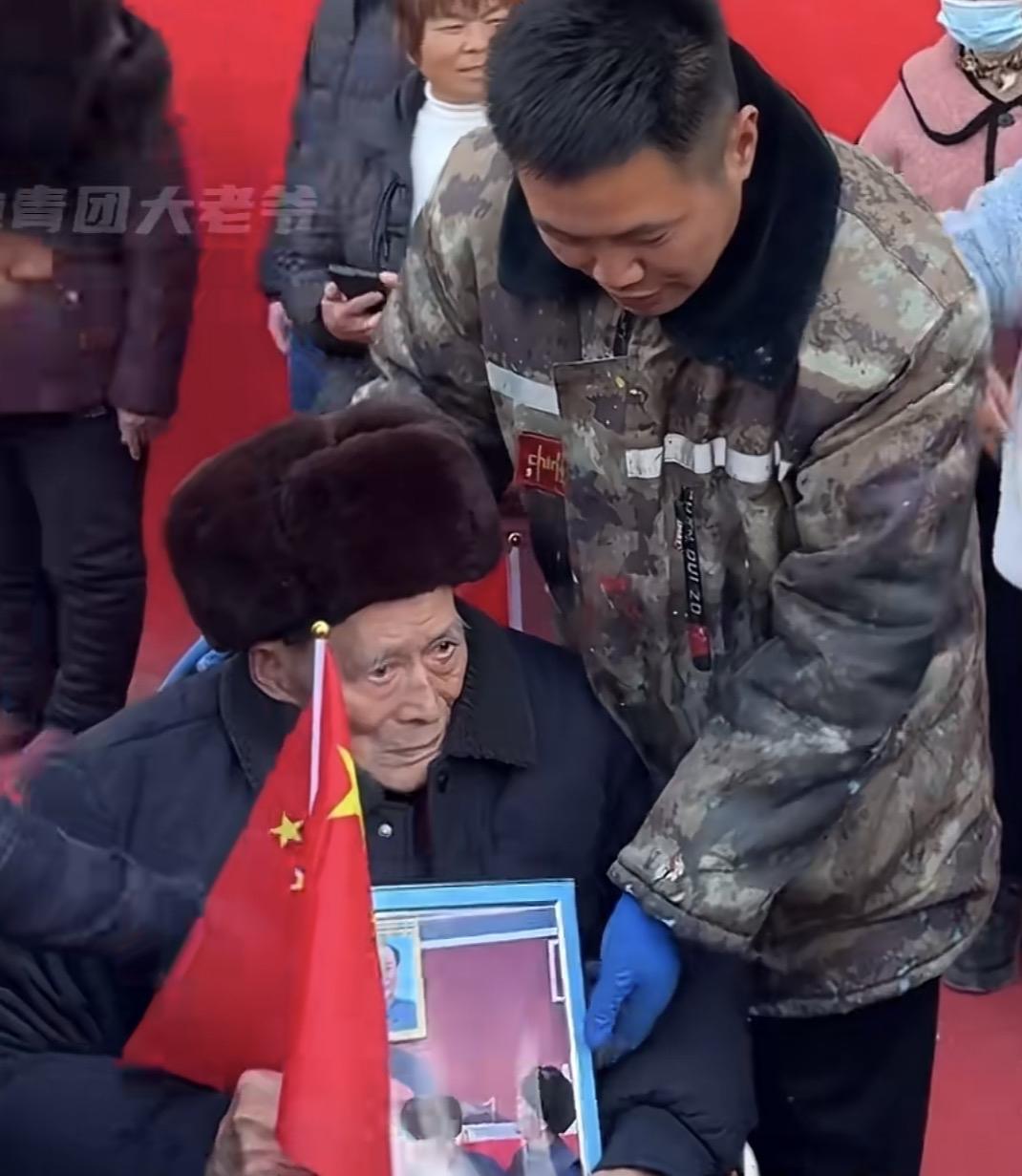 青年画家把“天安门”搬回家！

商丘吴营村的画墙又火了！落榜美院的青年画家吴承言