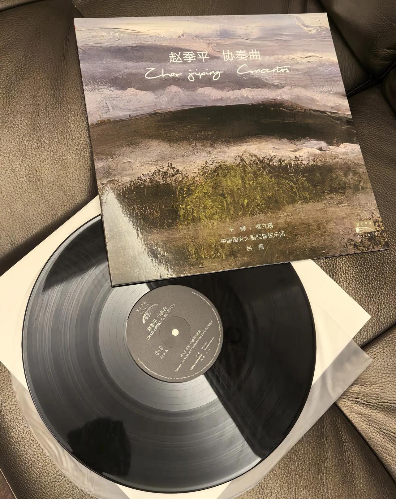 多年来乐迷间流传的我国当代创作的古典器乐协奏曲只有“黄河梁祝”，这点其实是很难堪