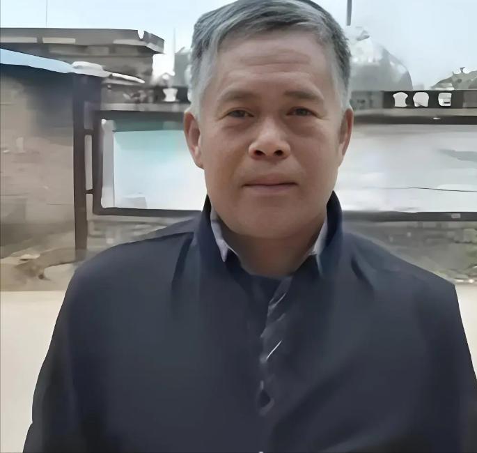 湖南一男子丧偶后看上了一个女人，可这女人不简单 ，带着带着3个女儿嫁过去。哪料，