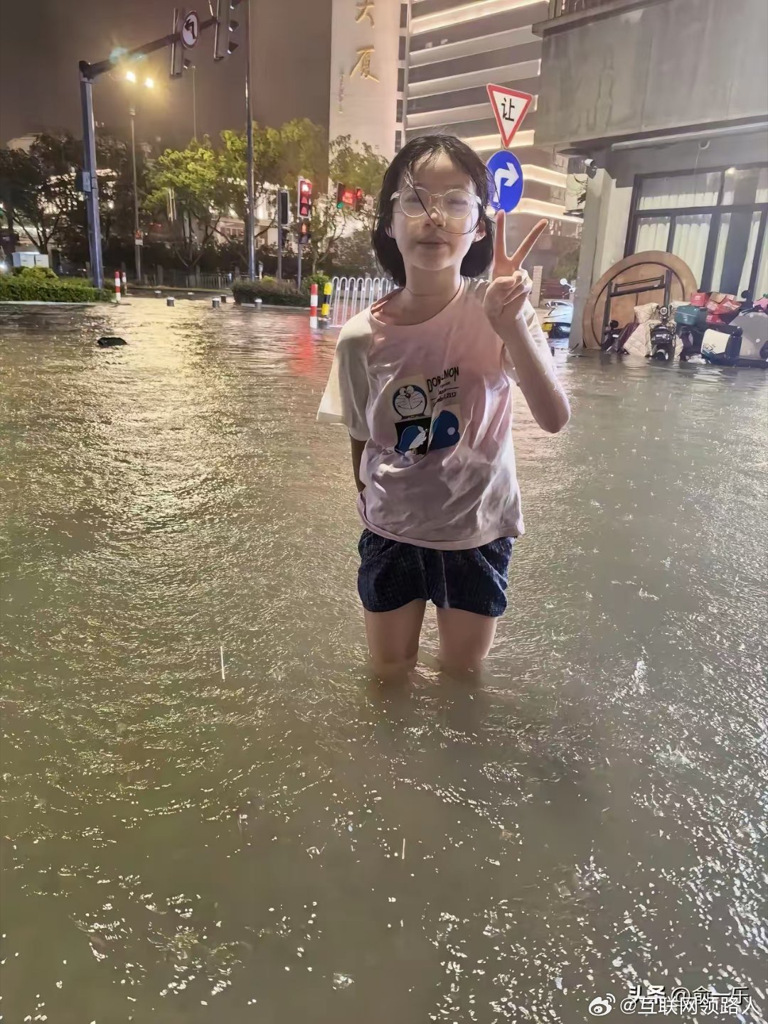 台风记录：坐标：黄岩小东门。女儿晚上8点站的地方，是我下午3点停车的地方。幸亏挪