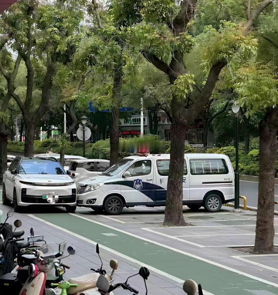 空余停车位比较多的地方应该挺和谐吧？？？海阔试车超话