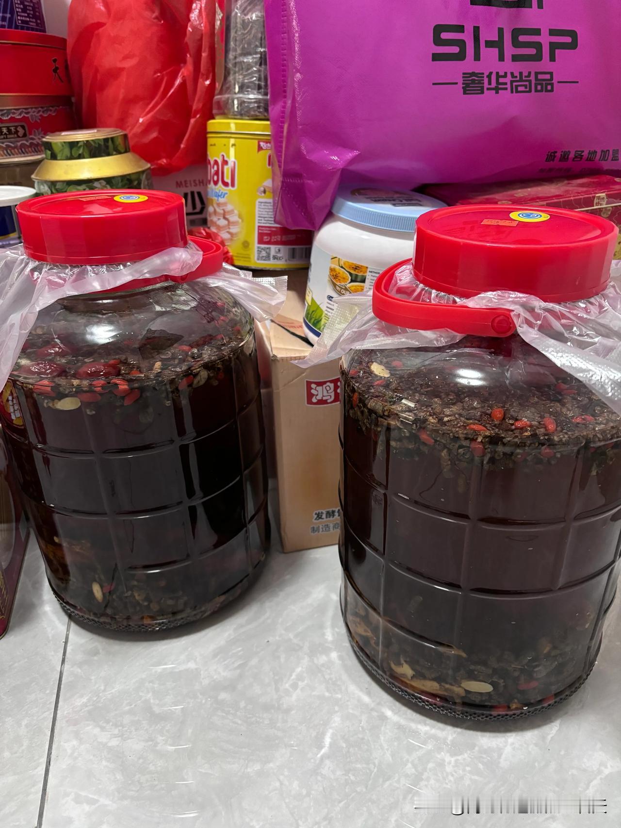 #农村用来泡酒的植物有哪些?#很多啊！巴戟天，牛大力，五指毛桃，黄精，金樱子，山