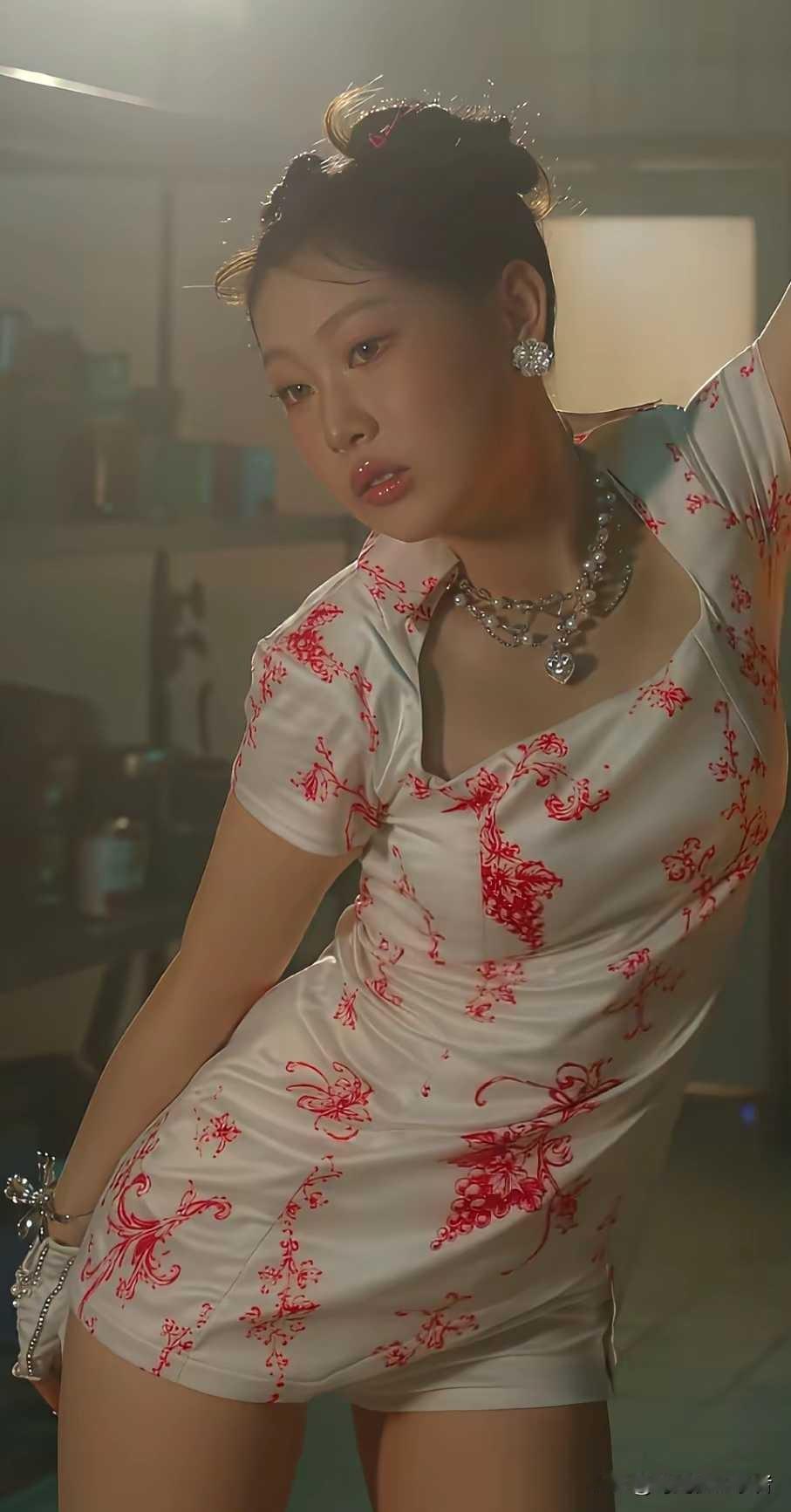 小沈阳的女儿这是又要有新作品了吗？看起来这孩子真的认准了这条路，虽然不被看好，但