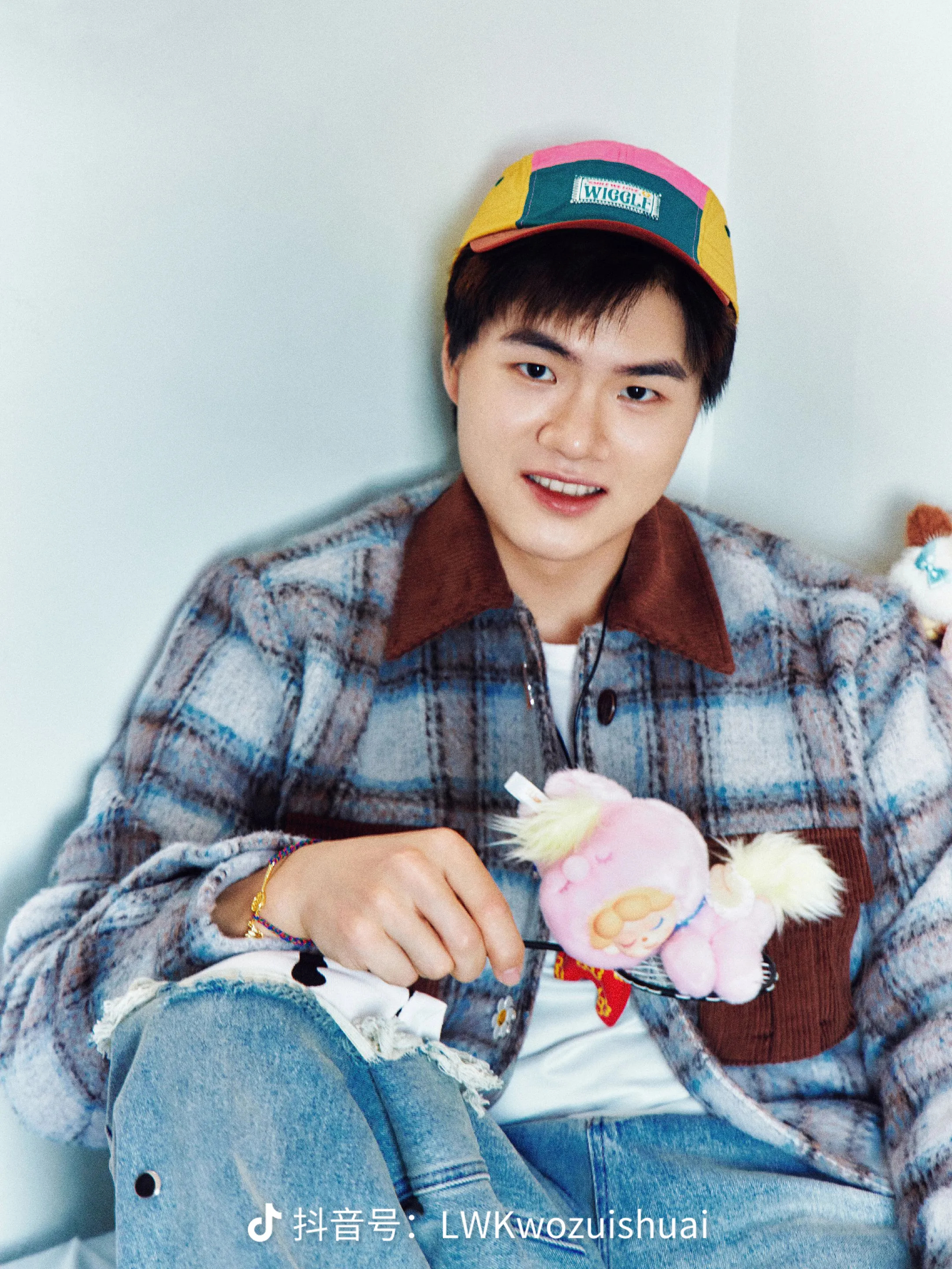 刚刚不小心被蜜蜂蛰了，整条手臂都变紫了。查了一下到底是什么蜂毒性那么强，才发现原