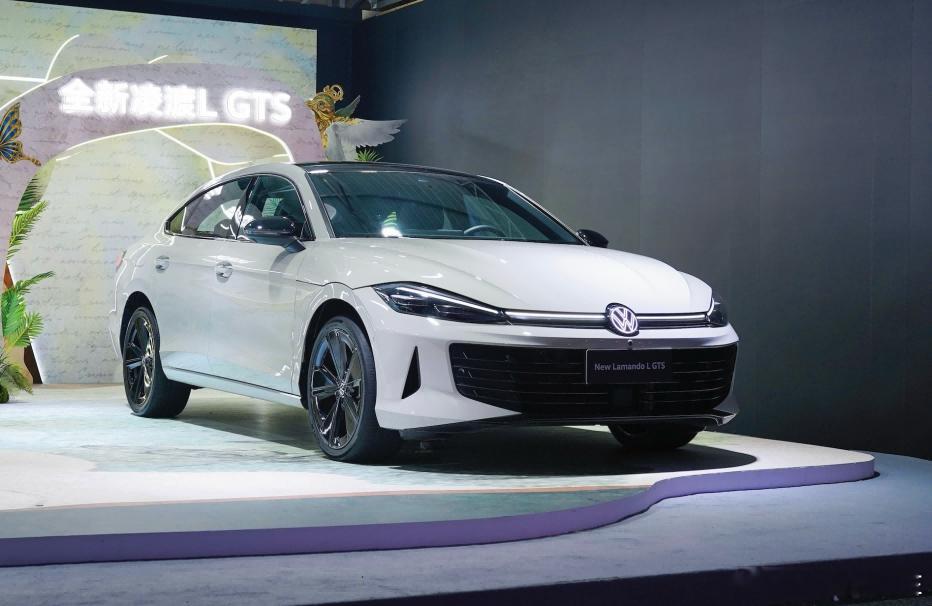 顶级音乐节IP ×上汽大众潮车 全新凌渡L GTS与ID.3成为2025 The