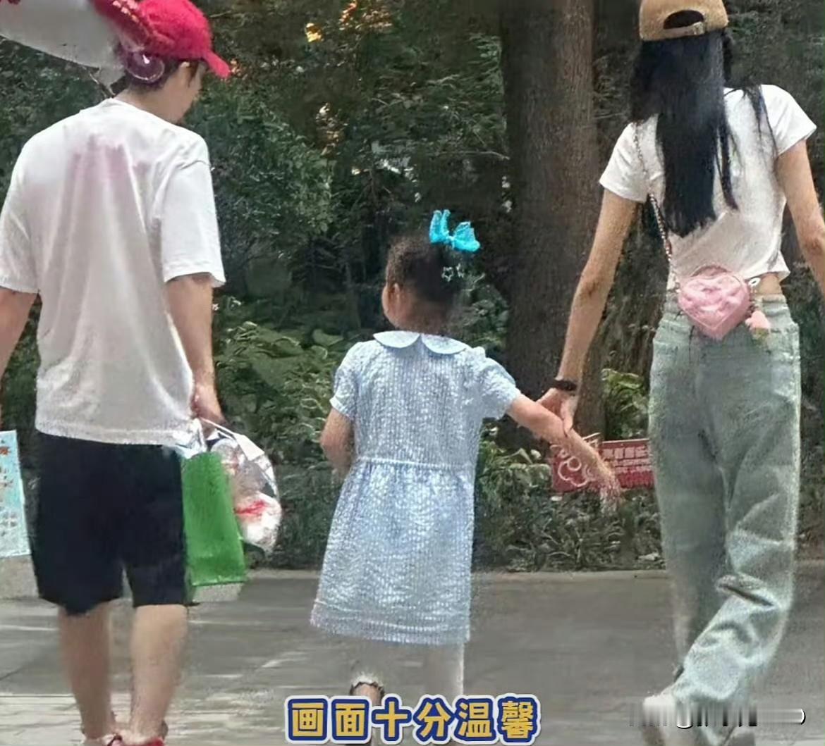 董子健和孙怡离婚三年后首次公开互动！
董子健和孙怡离婚三年，两个人共同抚养8岁的