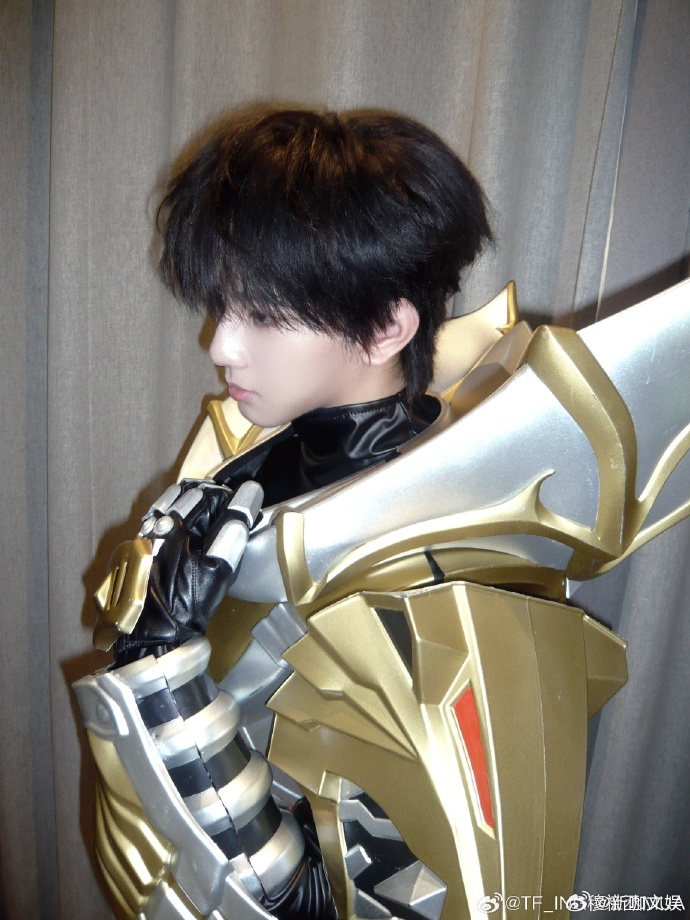 穆祉丞cos帝皇侠先致歉一切穆祉丞求生欲有了穆祉丞cos帝皇侠居然先一步致歉一切