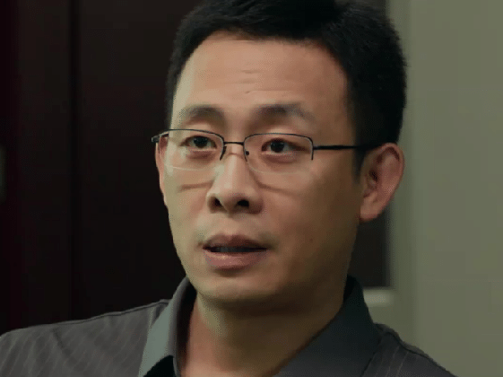 #张主任有错吗# 看了《第二十条》最让人印象深刻的就是张主任这个角色，如果说他纯