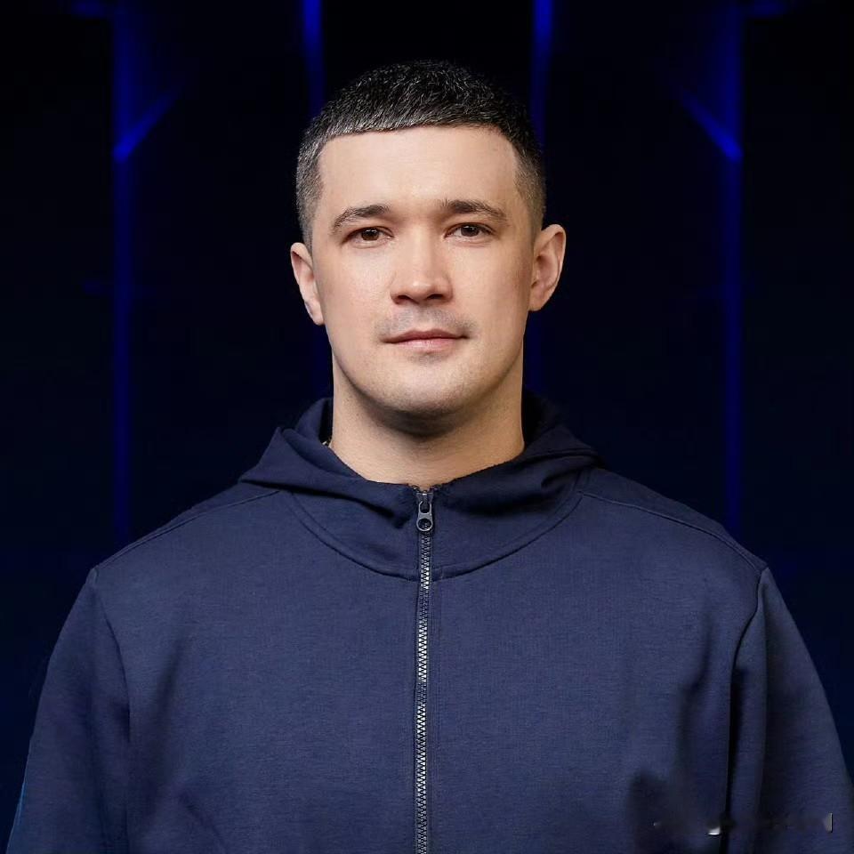 泽连斯基总统：

米哈伊洛·费多罗夫将成为新任国防部长。

总统表示：“米哈伊洛