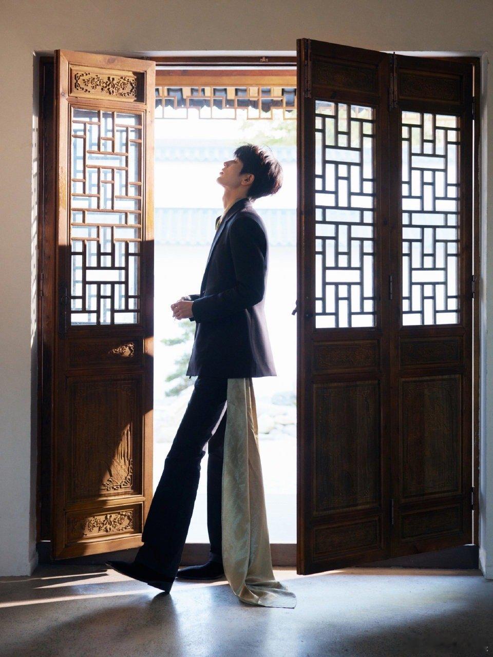 张凌赫何苏叶限时回归张凌赫视界大会来的是何苏叶张凌赫视界大会来的是何苏叶，好帅，