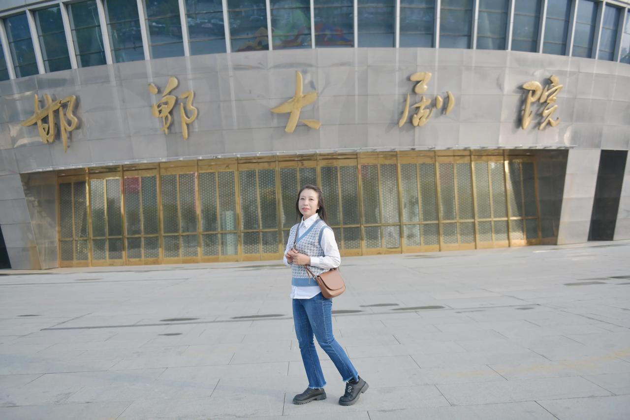 城市的建筑风格，拍摄于大剧院广场！#我的城市如我拍# #广场一角拍摄# #我拍城