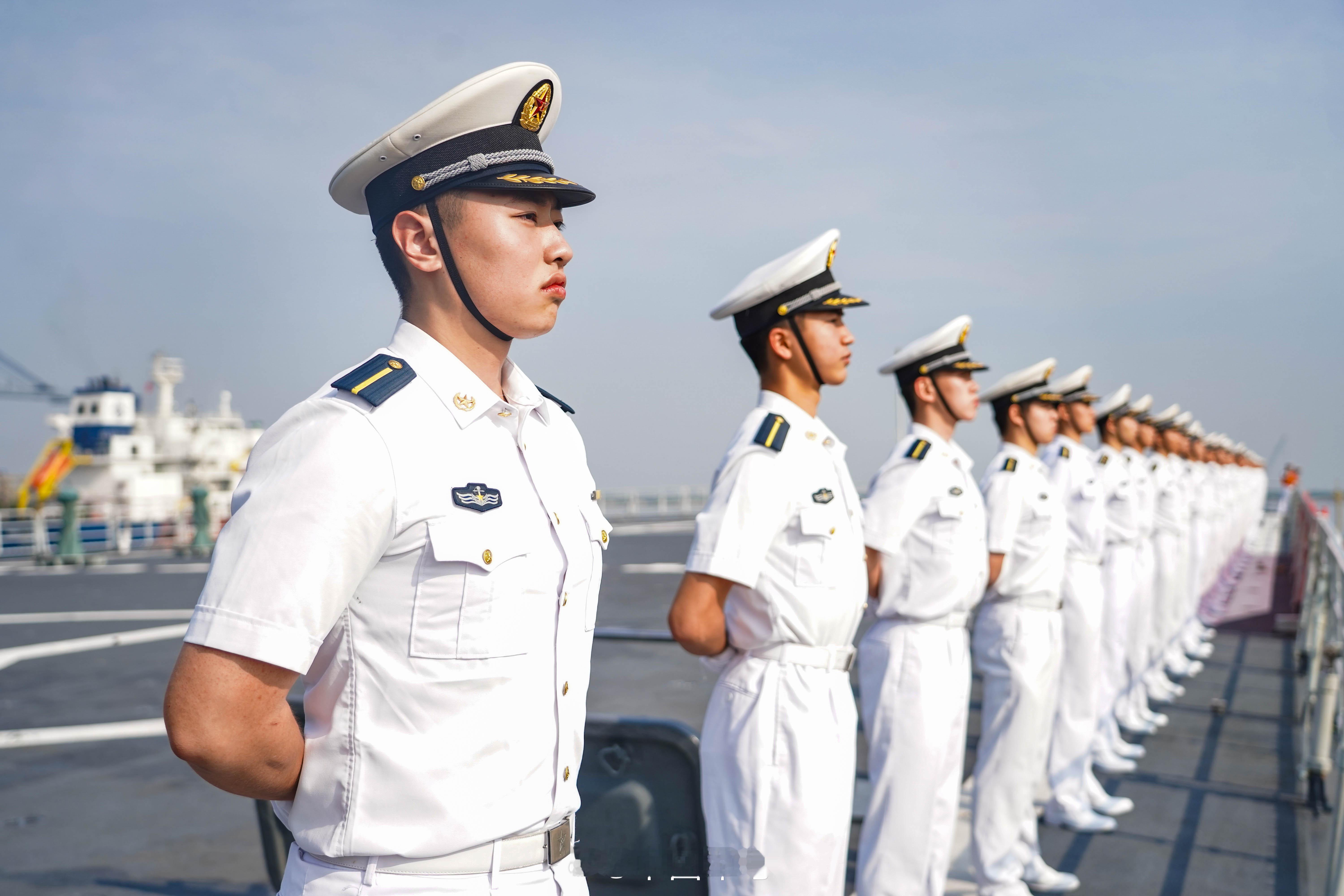 【中国海军989编队结束对印度尼西亚友好访问起程回国】当地时间11日上午，正在执