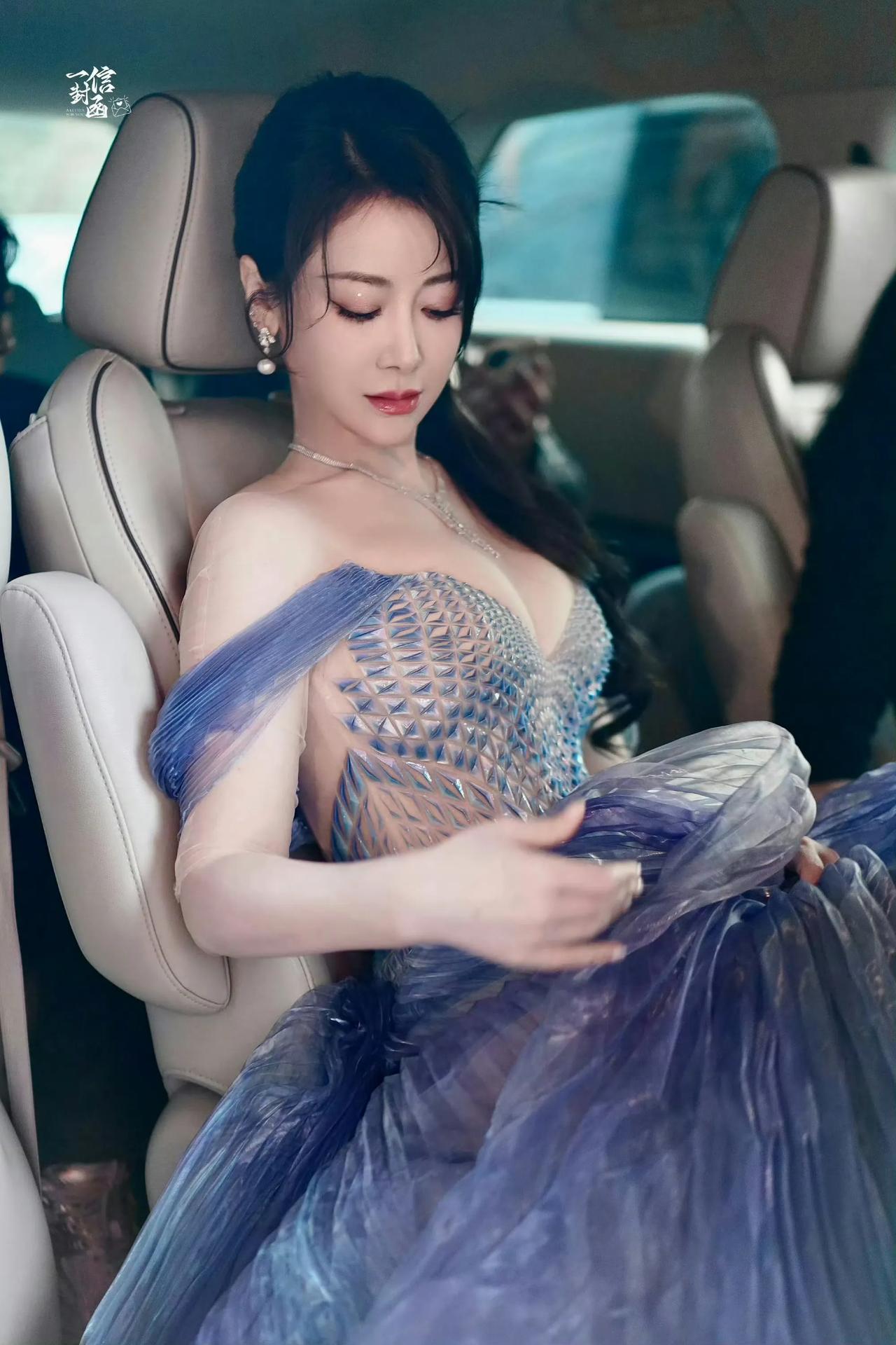 陈紫函
身材这么好的么？这个年纪了居然还能如此挺拔#陈紫函身材#