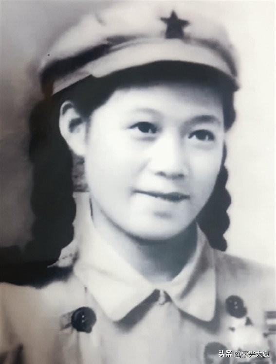 她送了黄继光最后一程：为英雄清理血污、缝合伤口、换上新军装！更让人感动是在上甘岭
