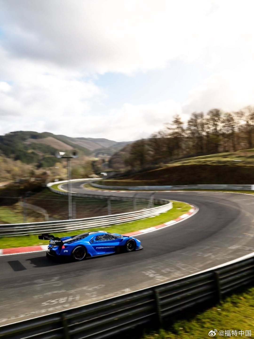 福特GT Mk IV在纽北跑出6:15.977的成绩，全球第三。小米SU7 Ul