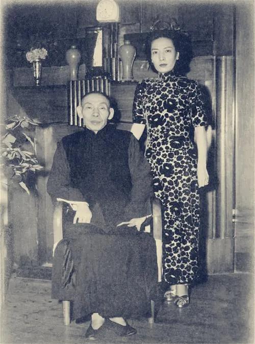 1922年，一年轻人突然闯进黄金荣家，直接给他两个耳光，黄金荣大骂：“你找死吧！
