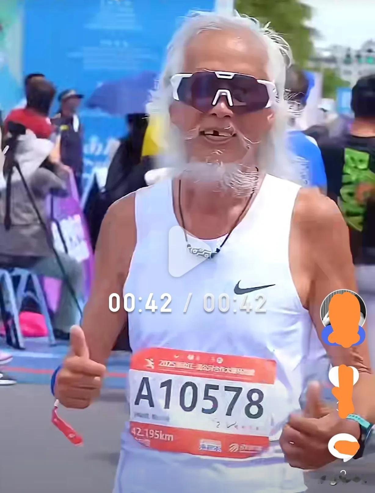 77岁大爷A区起跑，用跑马拉松打脸躺平：我的人生不会提前交卷

5月18日大理马