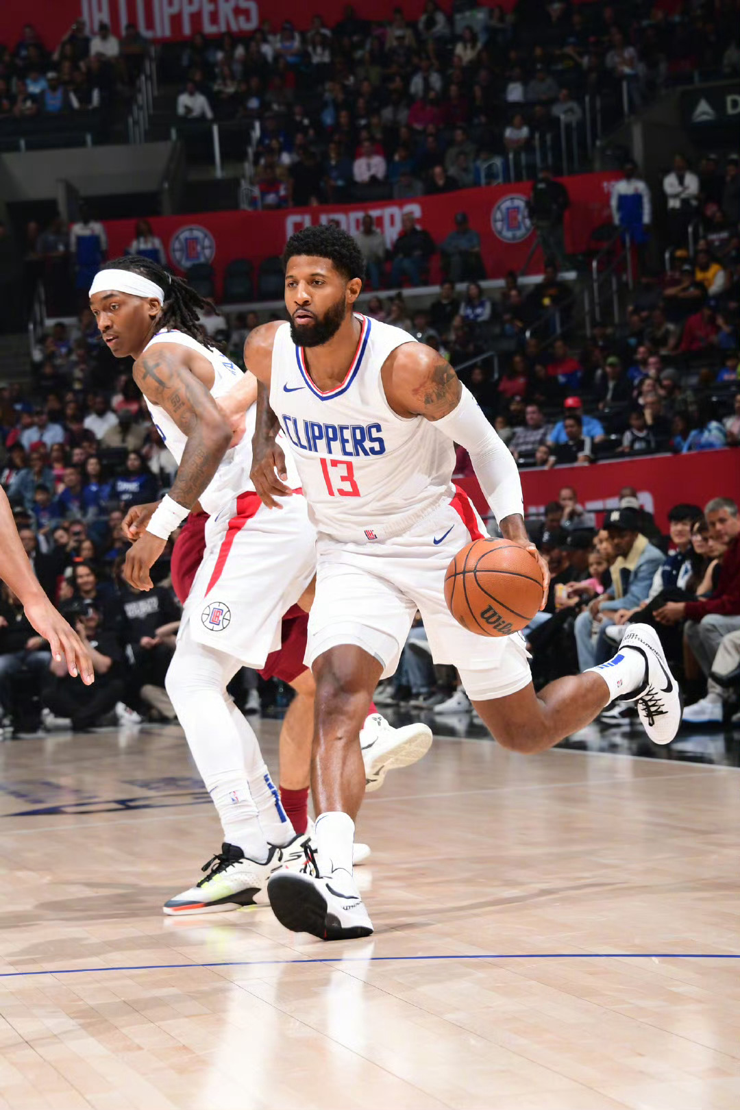 昨天米切尔带领的骑士对阵湖人全场仅得到97分。今天骑士背靠背对阵快船，半场比赛就