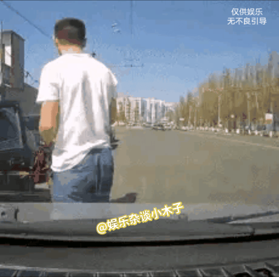 快点，快点。敌进我退。
这都开始玩战术了#家人们蹲大街了# #🈶人带我跑不# 