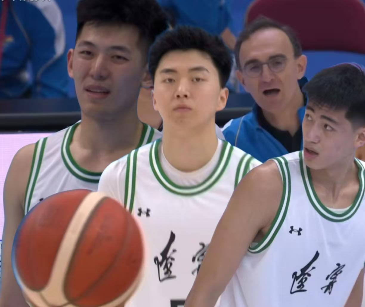 辽宁两连胜！乌戈这小老头点豆成兵啊！八人轮换打到最后一兵一卒也不认怂！张陈治锋再