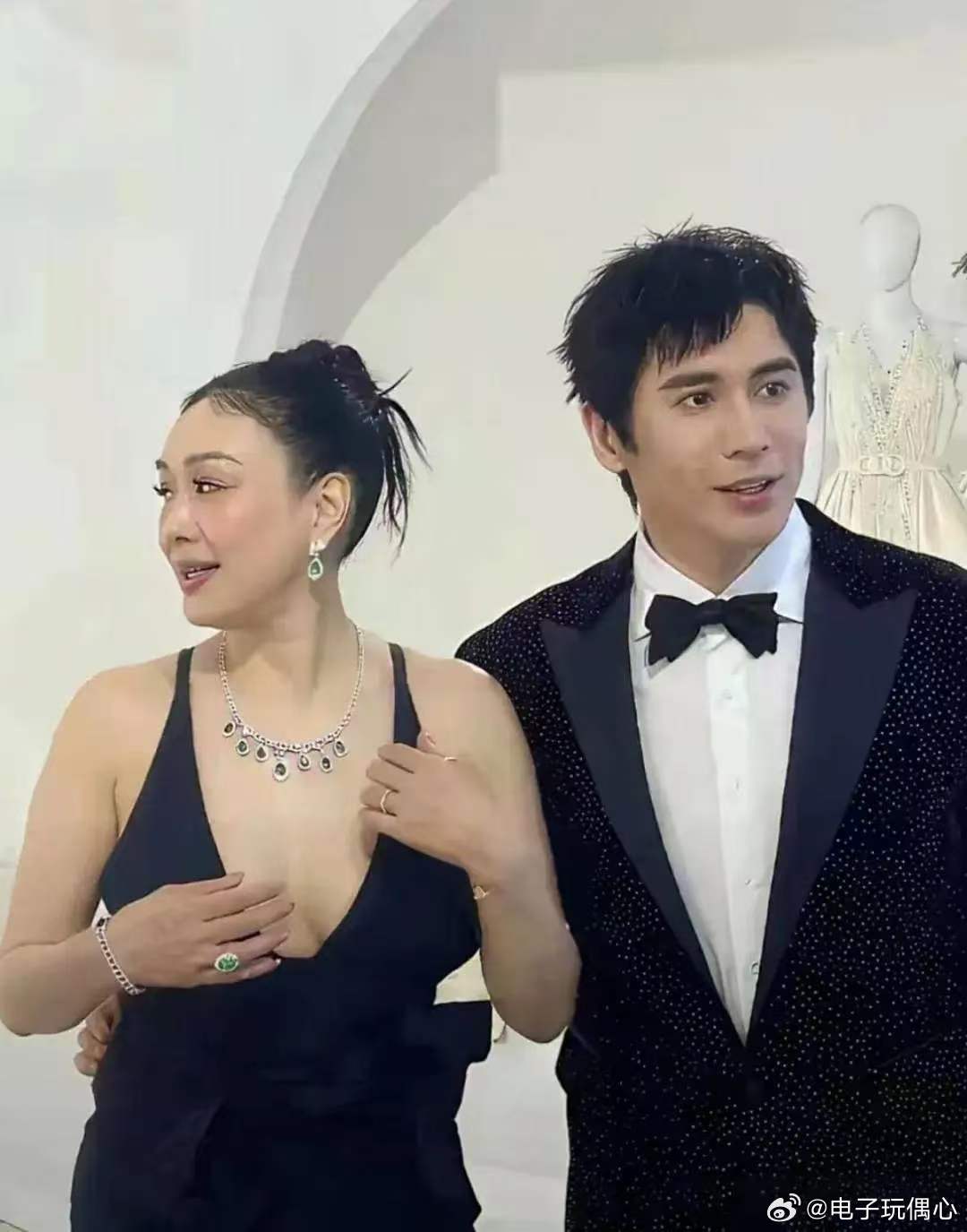 钟丽缇还是老了，但风韵犹存，魅力依旧！ 