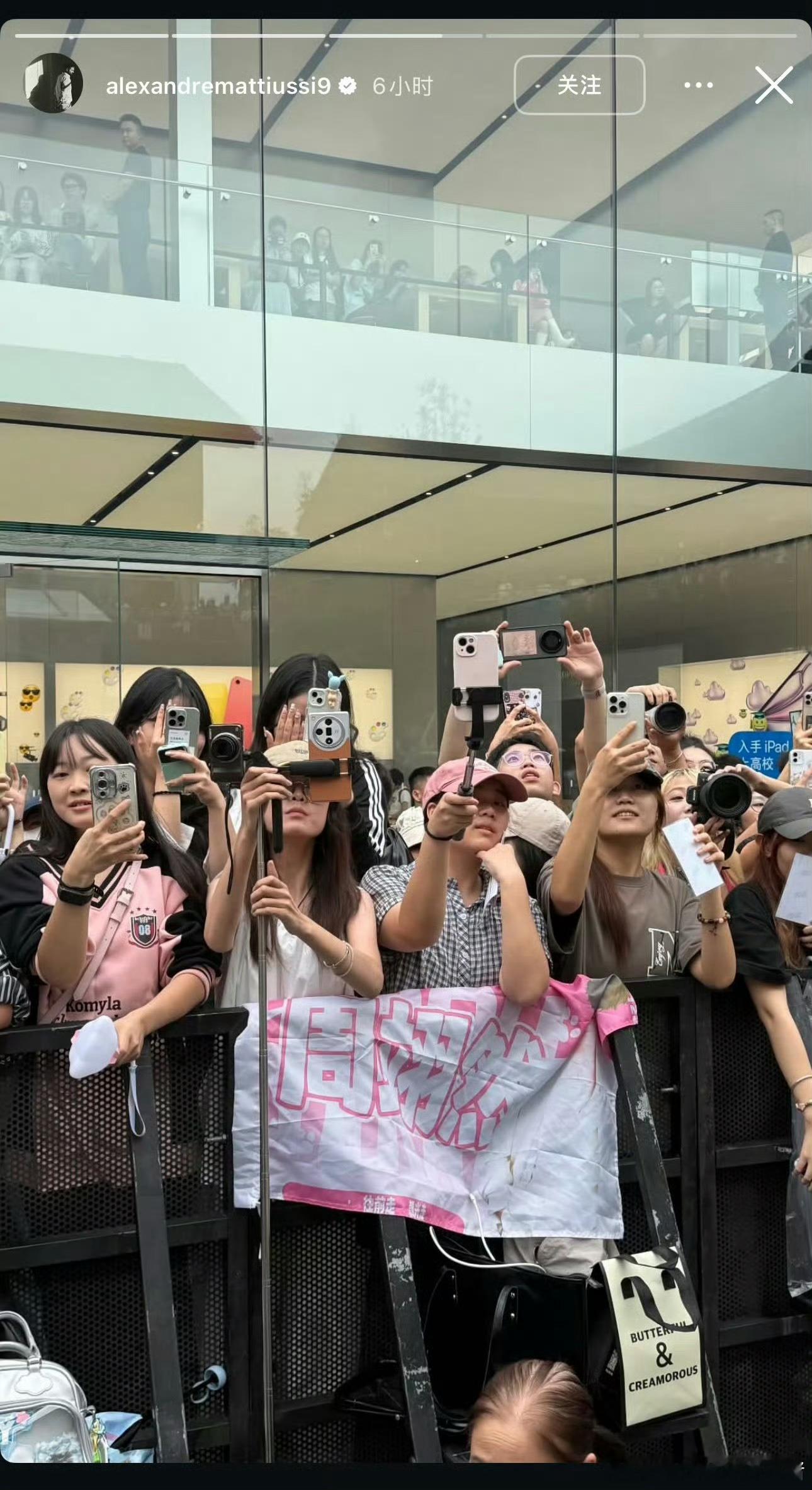 周翊然ami活动粉丝应援场面又被品牌创始人Ins快拍记录下来了，他好爱