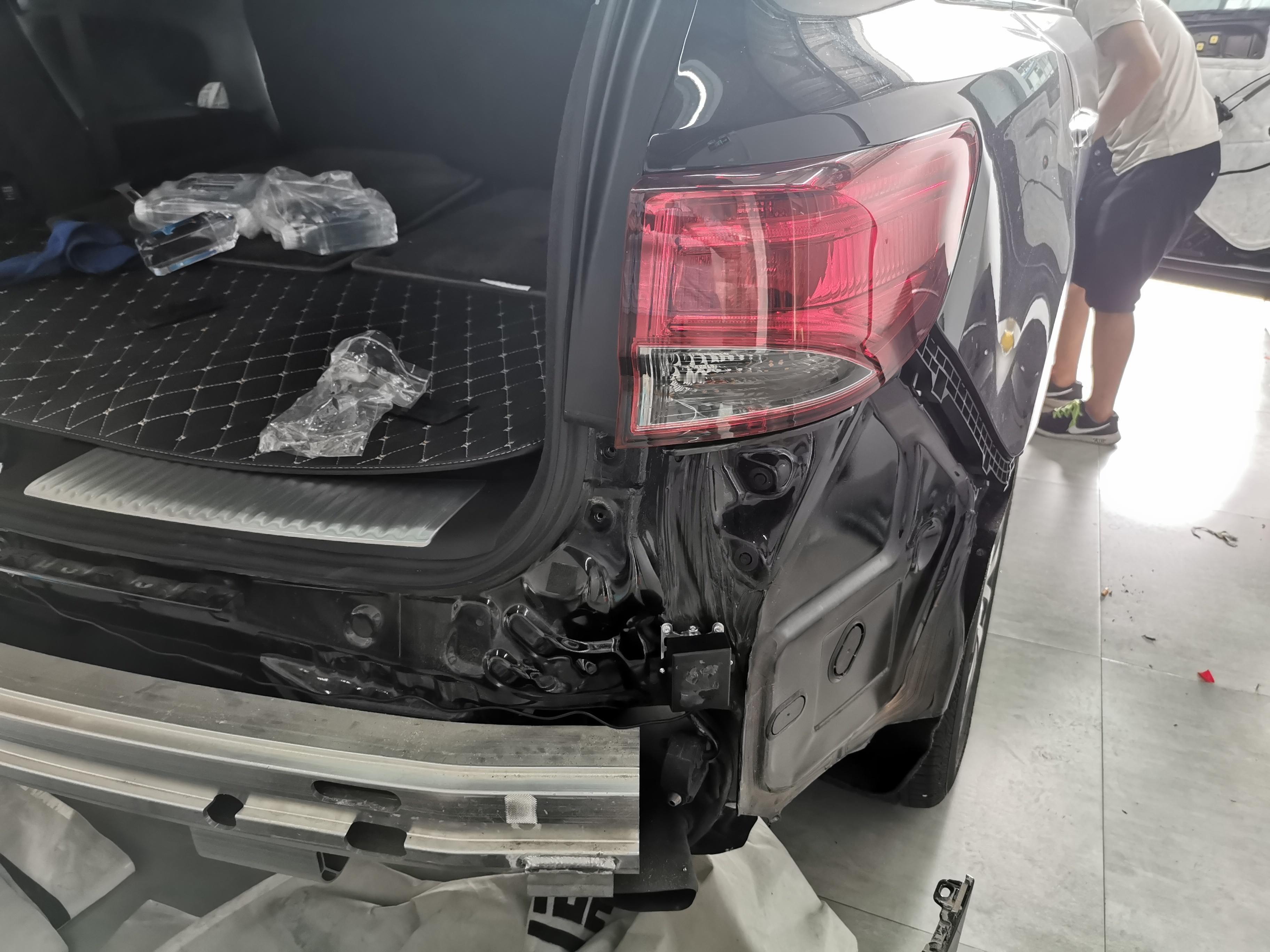 燃油车逆袭实锤！连续4月正增长背后是这三大推手📈中汽协刚放的数据太意外了：20