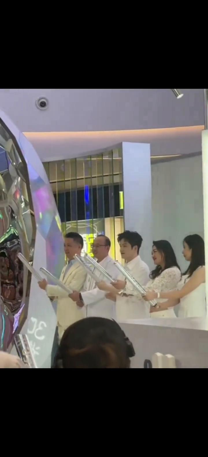 耶，嗨，好来三二。