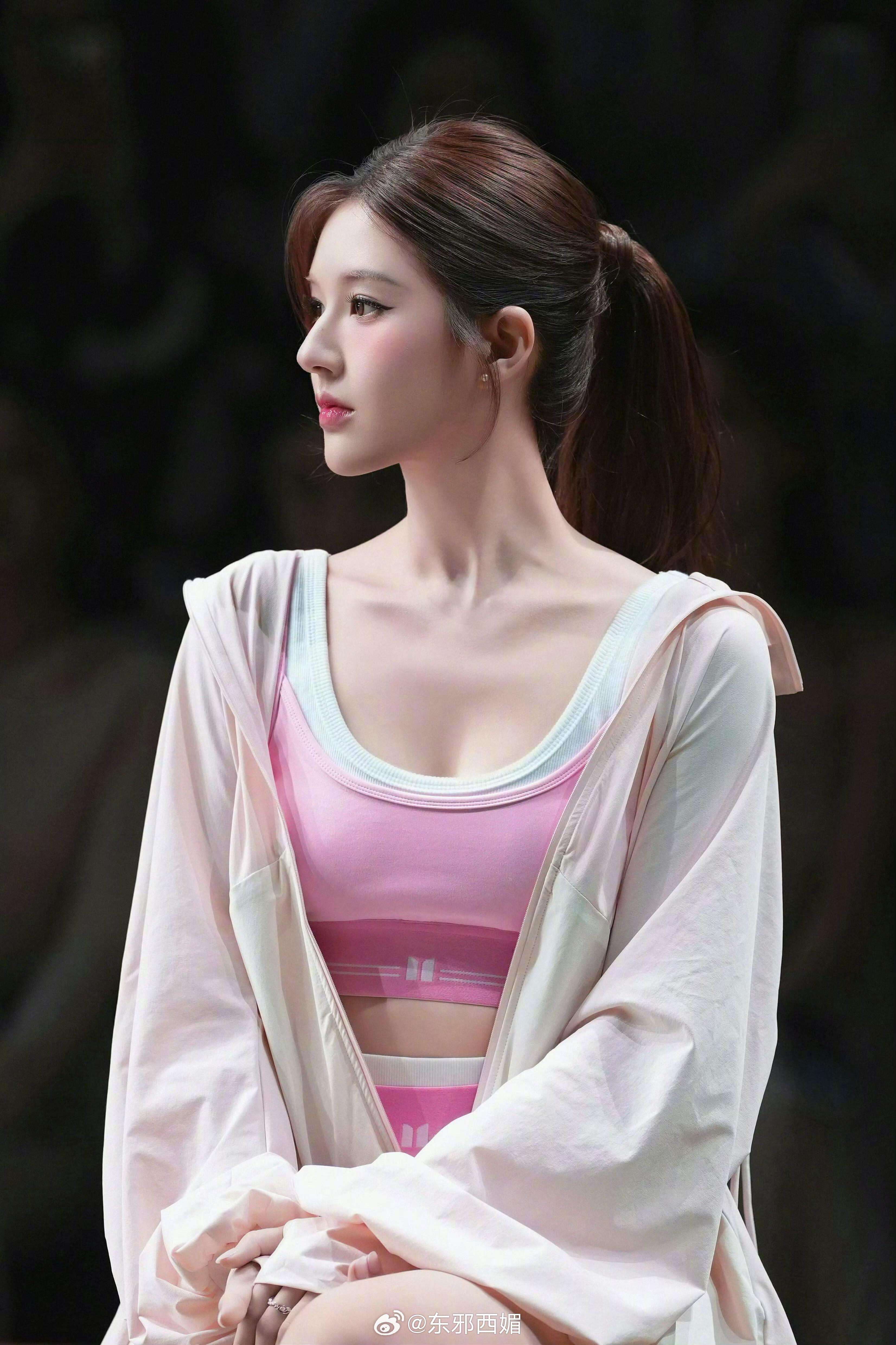 粉粉嫩嫩的美萌露思