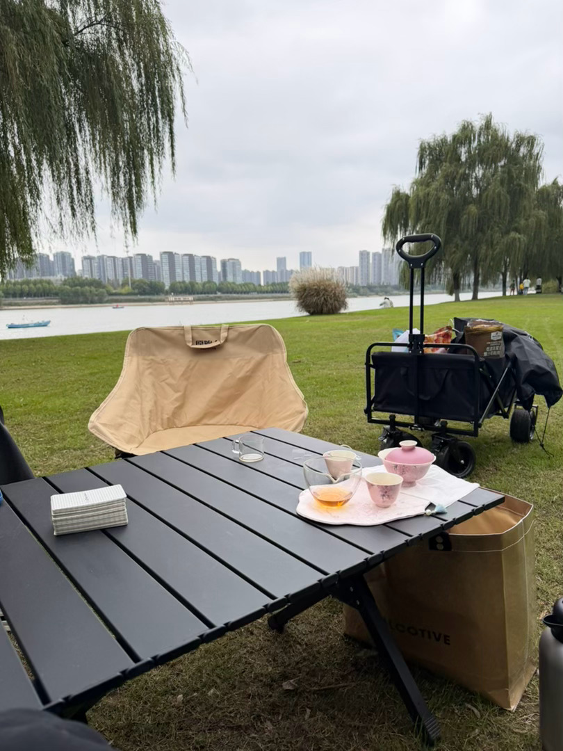 周末江边坐坐 ​​​