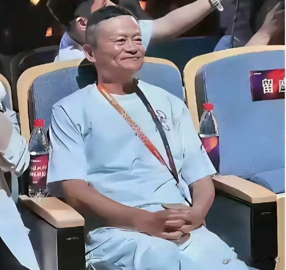 马云这动作比谁都快！
香港大埔宏福苑发生五级火灾后，马云公益基金会第一时间宣布捐