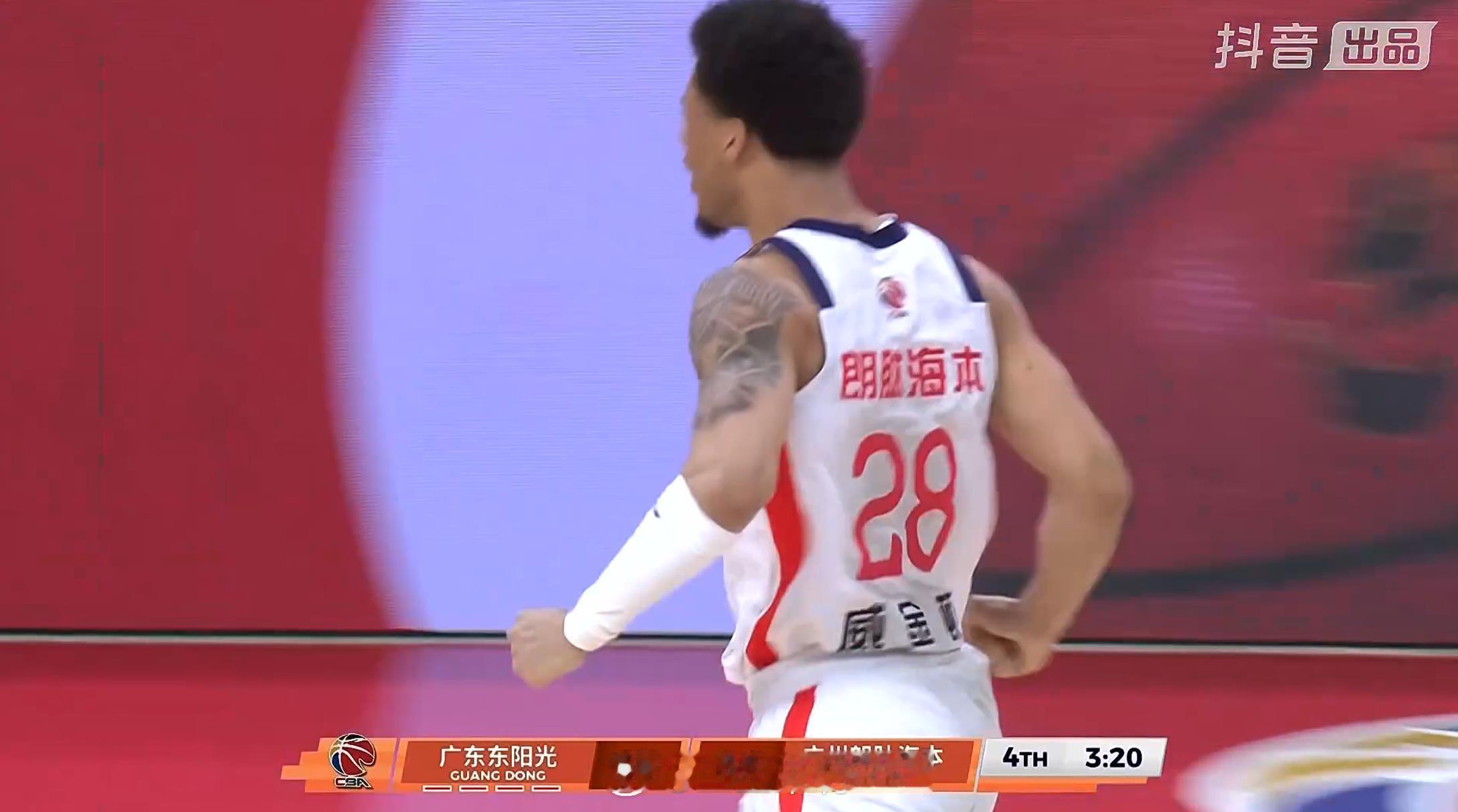 广东男篮vs广州男篮  cba季后赛 广东已经落后21分了。。。。。 